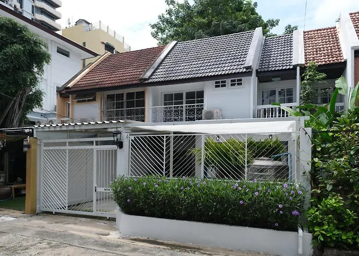 Hébergement de vacances The Blue Door 3 Bedroom House Sukhumvit 4 *