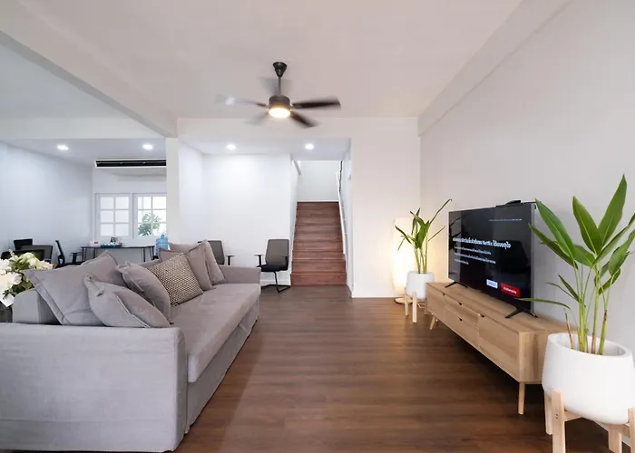 Hébergement de vacances The Blue Door 3 Bedroom House Sukhumvit 4 *