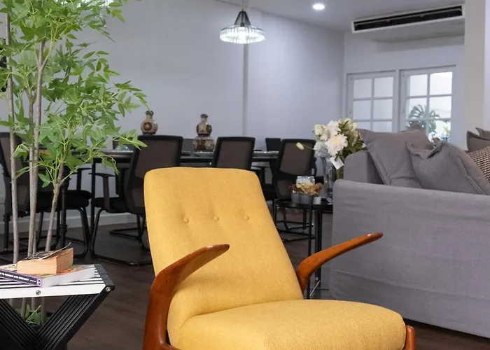 Hébergement de vacances The Blue Door 3 Bedroom House Sukhumvit 4 *