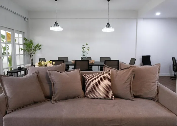 The Blue Door 3 Bedroom House Sukhumvit 4 Hébergement de vacances *