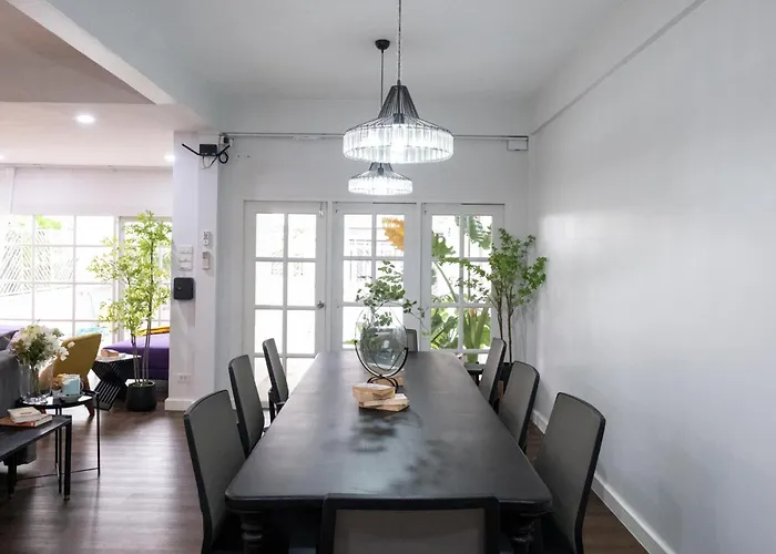 The Blue Door 3 Bedroom House Sukhumvit 4 * Bangkok