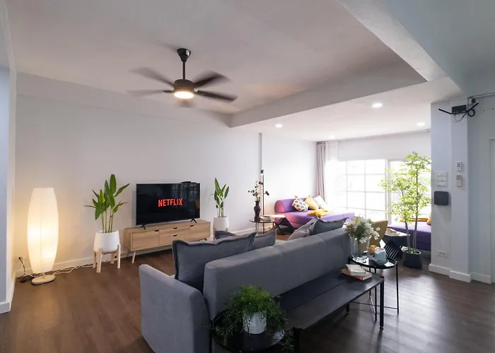 The Blue Door 3 Bedroom House Sukhumvit 4 *
