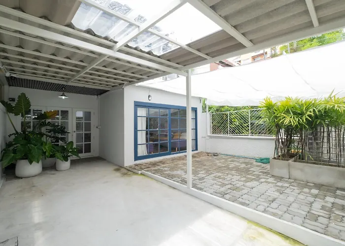 The Blue Door 3 Bedroom House Sukhumvit 4 * Bangkok